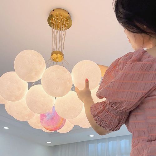 北欧卧室灯客厅吊灯设计师创意星球月球灯现代简约泡泡球儿童房灯