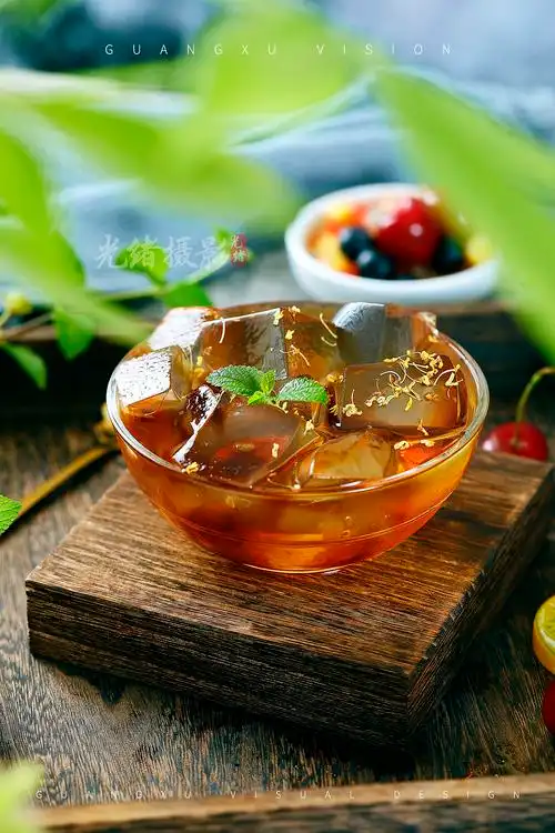 一碗美味的冰粉,加点红糖水味道棒级了