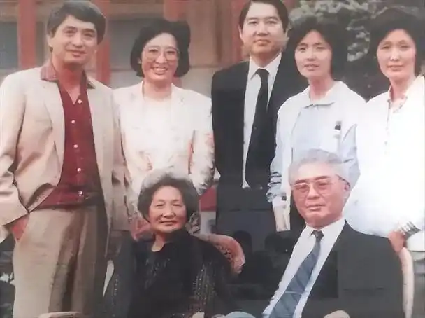 红色资本家荣毅仁89岁在北京去世留下5个子女现况如何