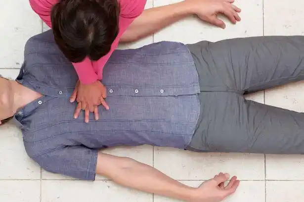 small irish housing estate fundraises and installs defibrillator