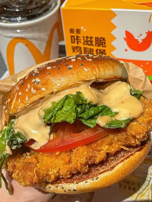 麦当劳新出的汉堡好好吃一口沦陷了