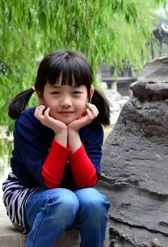 孙女六岁的照片,真可爱!