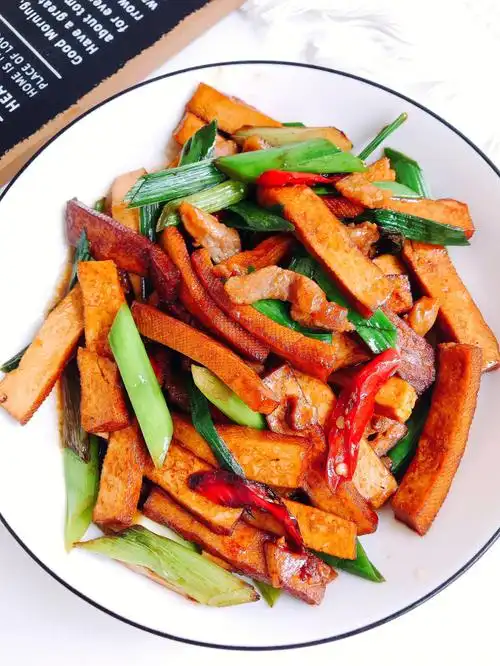 挑战100道家常菜75不重样22天蒜苗炒豆腐干