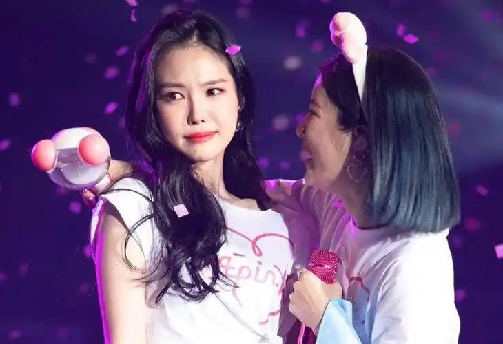 apink 恩地更新,搬运一些合照