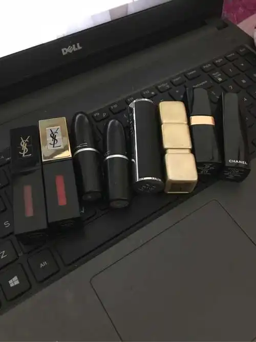 有没有小仙女晒一晒用完的口红空管啊?