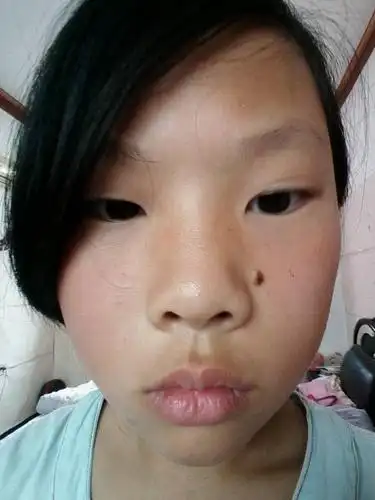 世界上怎么会有这么丑的女孩?(也不知道琪琪怎么搞来的!