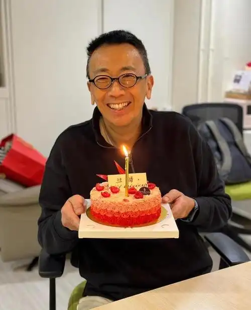 郑丹瑞33岁长女将出嫁,不舍女儿称需要冷静,女婿被称为翻版黎明