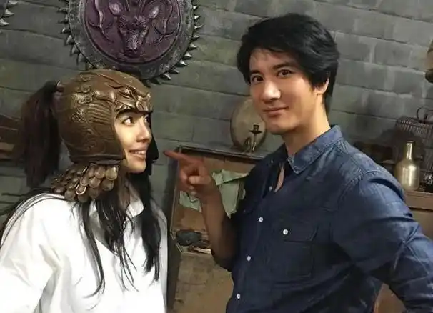 李靓蕾聊陈建州性骚扰,网友怒斥其没资格,喊话:快让女儿上学|王力宏