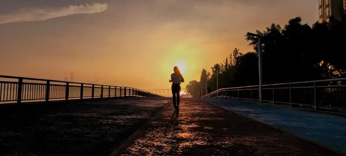 剪影晨跑摄于温州鹿城区