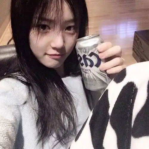 李侑菲 自拍 头像 美美哒