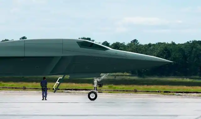 官媒发布中国发展新型轰炸机宣言书 称轰6太小