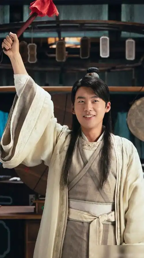 赘婿郭麒麟美图欣赏乍一看他真的好像地主家的傻儿子