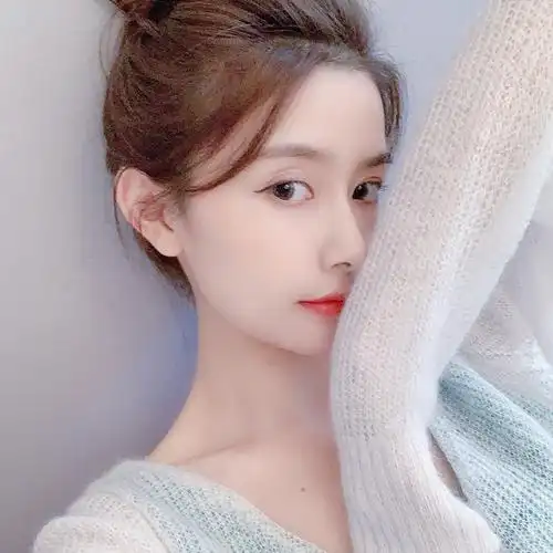 可爱的丸子头美女头像图片-女生头像 - 壁纸之家