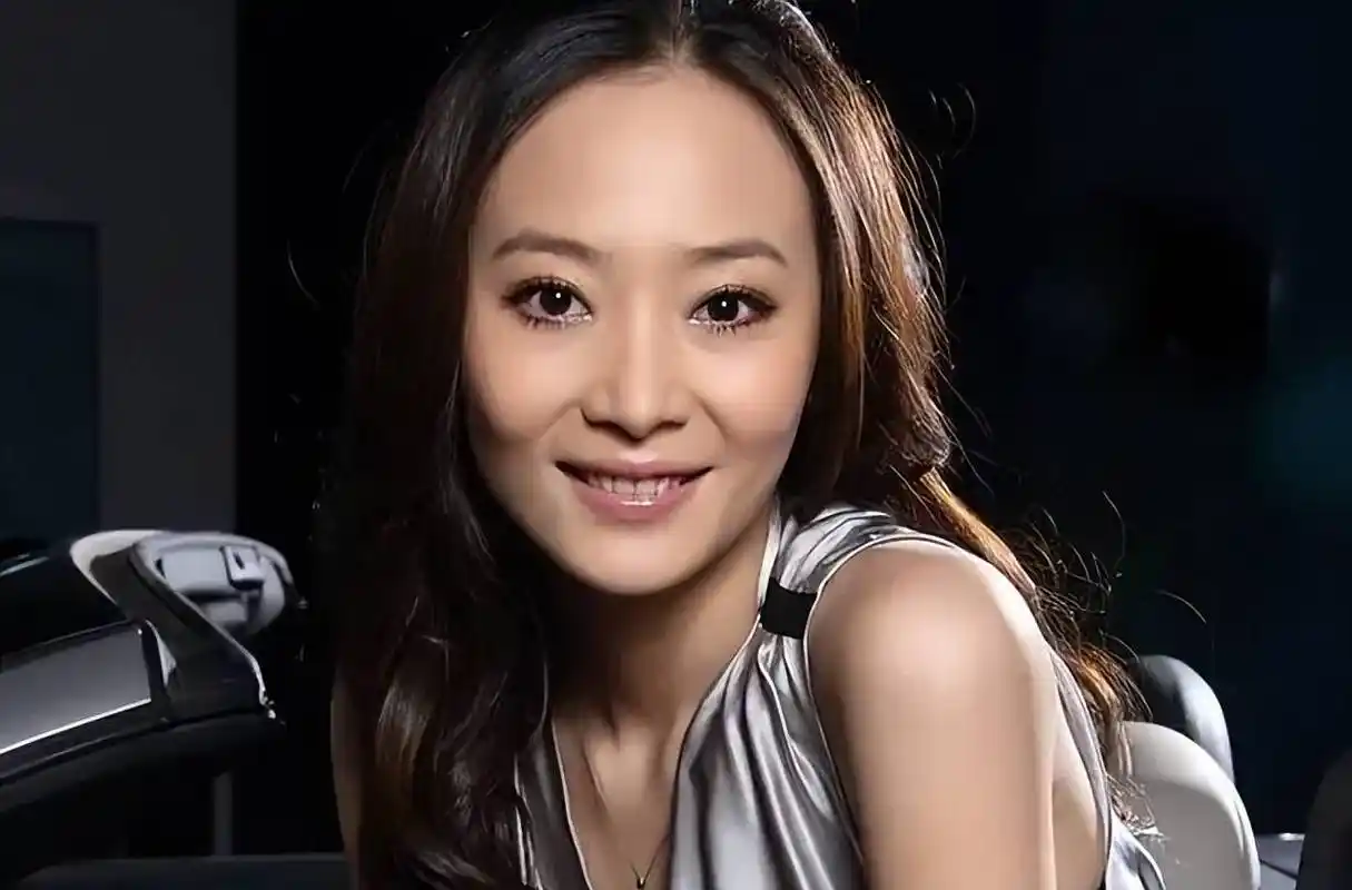 和曝丑闻的黄海波结婚生子,40岁凭《狂飙》翻红,曲栅栅经历了啥