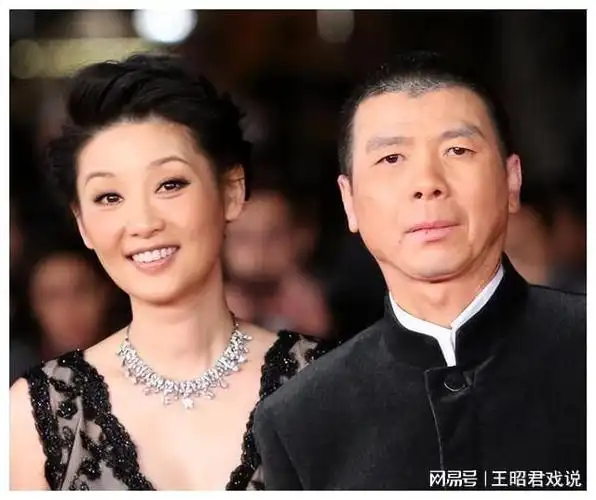 独自抚养女儿23年,至今不婚的张娣,像一根芒刺插在冯小刚心里