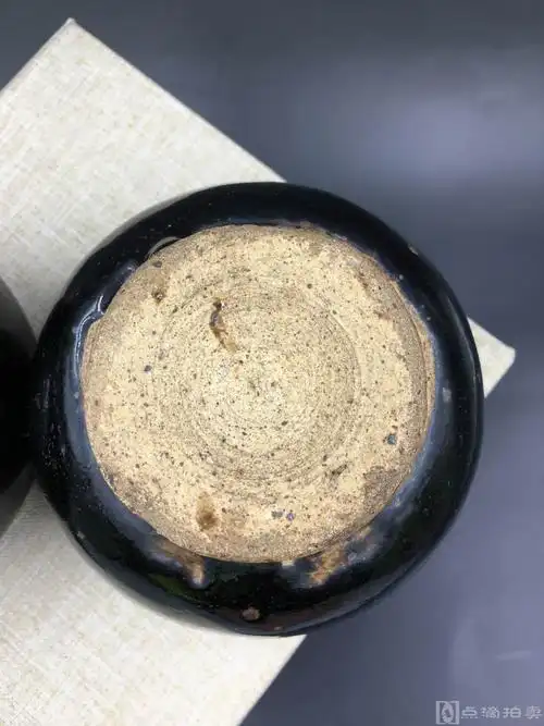 【买家自鉴】元磁州窑黑釉铁锈花围棋罐