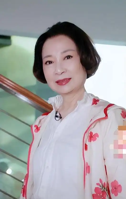 仲小萍个人资料:她是甜歌女神,两次被辜负,儿子霍尊输了回到原点