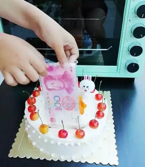 火爆抖音的同款网红抽钱蛋糕来了抽到手软soeasy