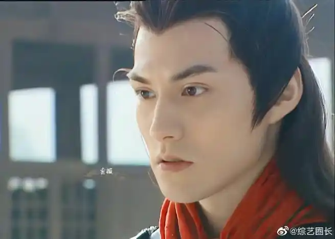 严屹宽白发#严屹宽又演古装剧了呀!这骨相好优越呀!