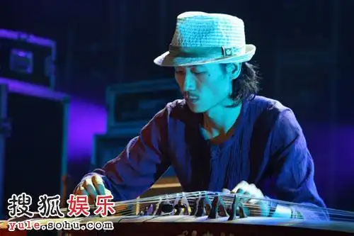 布衣乐队领唱西北魂 打头阵制造压轴效果