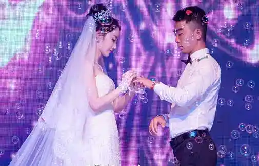 网络红人程琳结婚照曝光,老公长相帅气