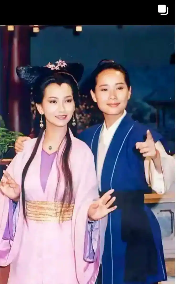 图文伙伴计划 #赵雅芝和叶童#新白娘子传奇#合影#千年等一 - 抖音