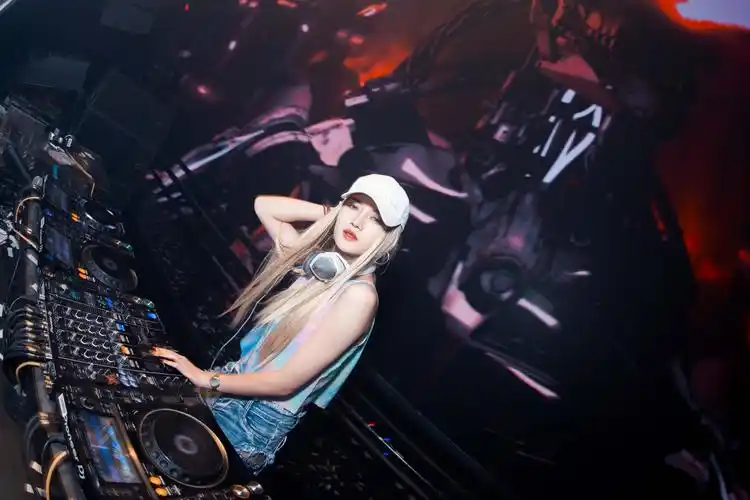 djsally 女神djsally 第二期夜店现场照片收集