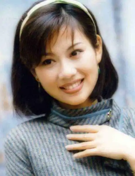 陈松伶:嫁小8岁老公被宠成公主,丁克的背后是婆婆百般