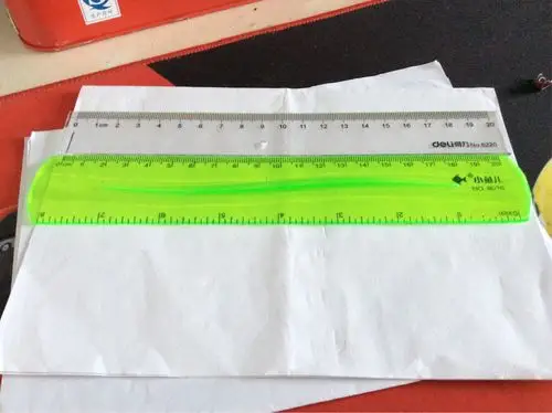 我的尺子长20厘米.