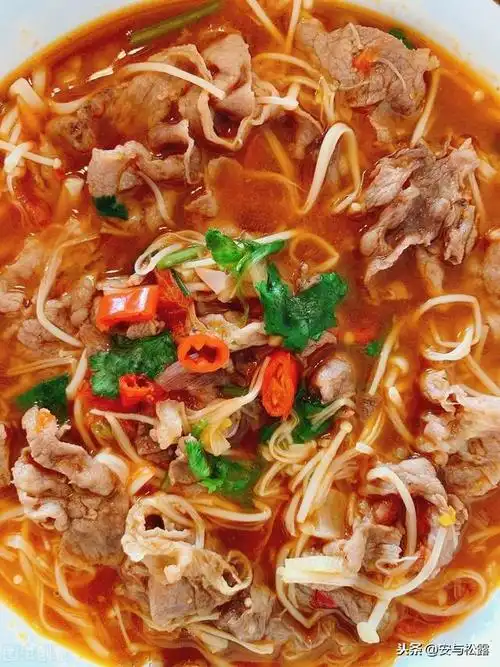 酸汤肥牛面酸爽够味营养开胃的夏日美食超简单快手家常菜