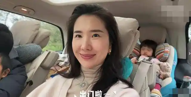 张大奕冷处理失效?被总裁夫人开撕后身家再缩水3000万_微博_原配_花花