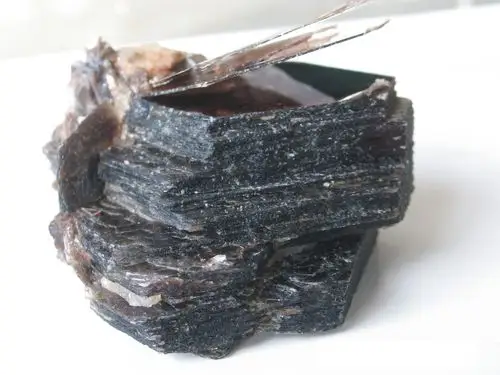 结晶学与矿物学实验室-黑云母