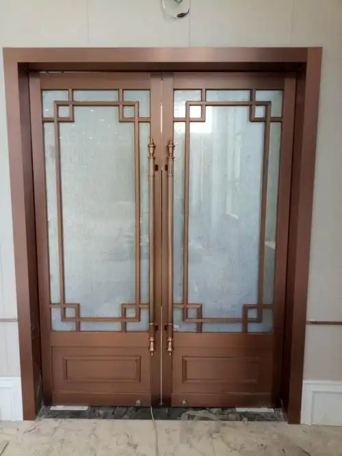 带造型地弹簧门