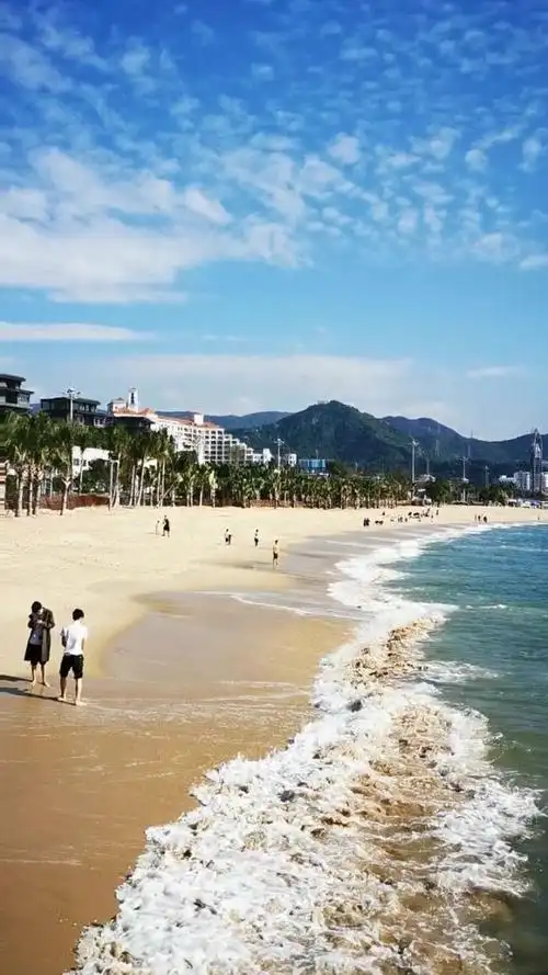 重修后的大梅沙海滩颇有设计感.