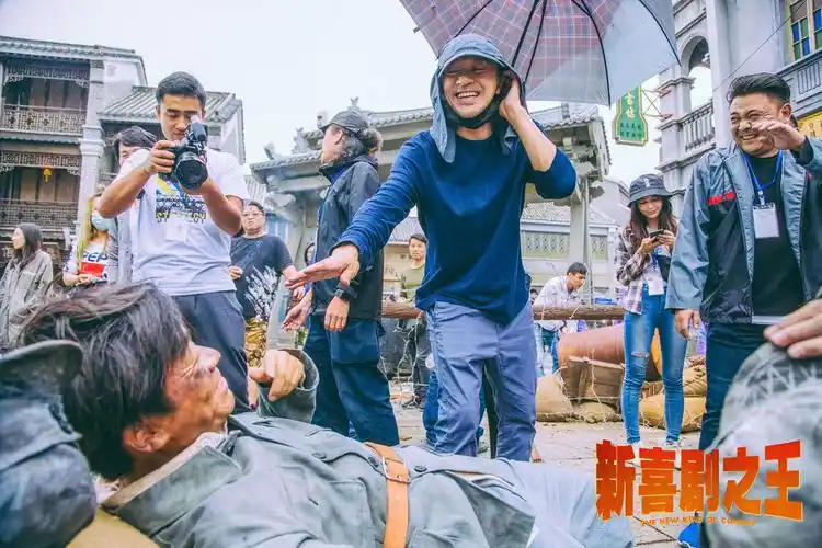 看新喜剧之王海报觉得周星驰和王宝强合作很神奇