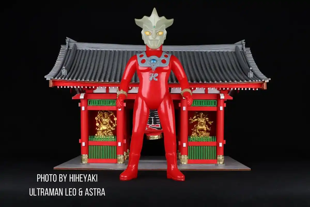 雷欧奥特曼和阿斯特拉奥特曼两兄弟,银 - 抖音