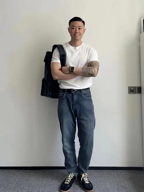 175cm70kg男生基础款穿搭78经典白t牛仔裤