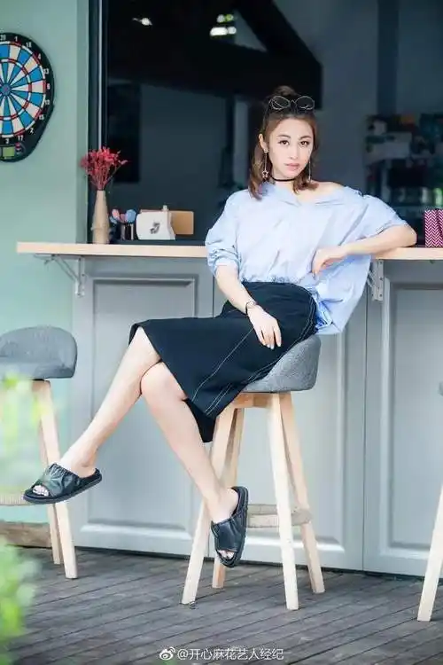 演王琴的演员叫韩云云,开心麻花话剧舞台上多年的女一号.