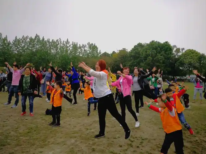 双流区艺术幼儿园——大手拉小手一起去春游亲子活动成长点滴(副本)