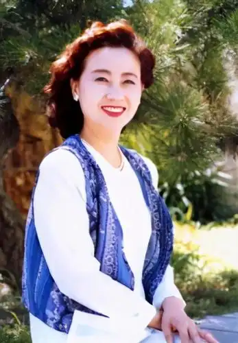 央视主持人沈旭华意外推错门走上不归路生命定格在了33岁