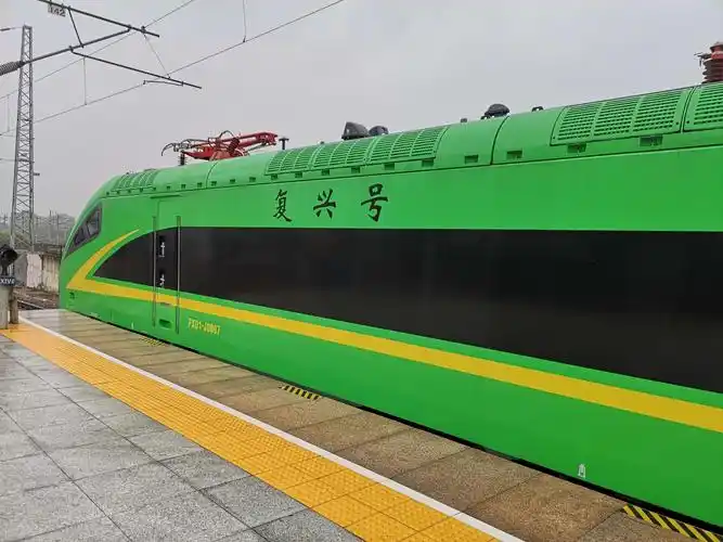 今天,复兴号动车组"绿巨人"在金华站首次开跑