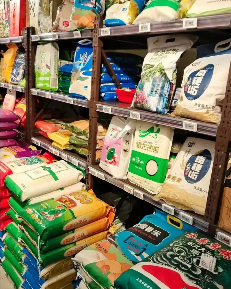 家里没米了,吃完饭就去超市买了大米回来.北 - 抖音