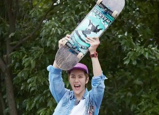 因为王一博我懂得了什么是真正的滑板精神_动作_恐惧_成功