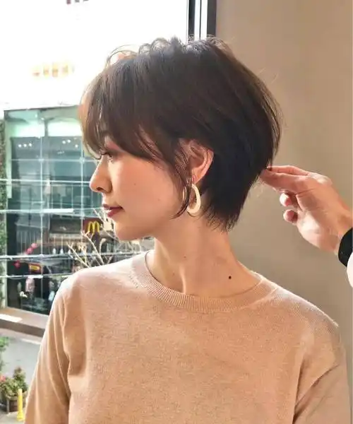 不信看这4款短发烫,洋气又减龄_女性_发型_卷发