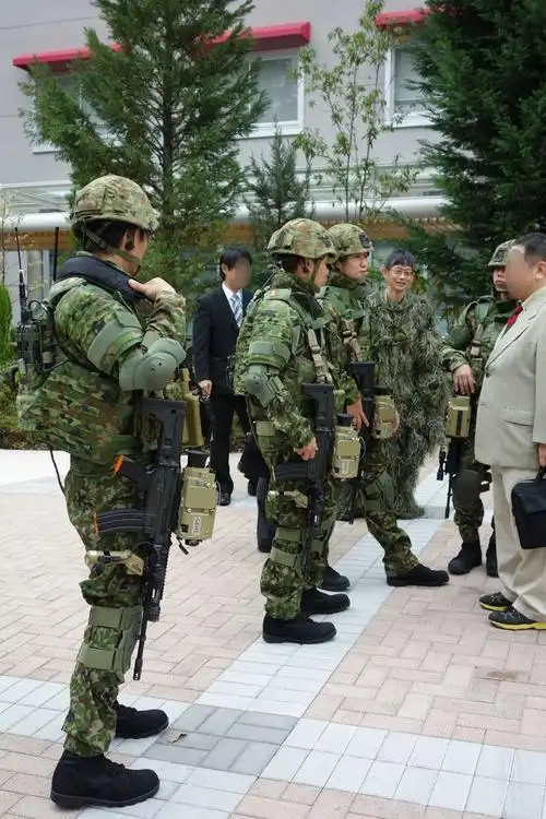 媒体误传日本自卫队新式信息化步枪实为2012年展示