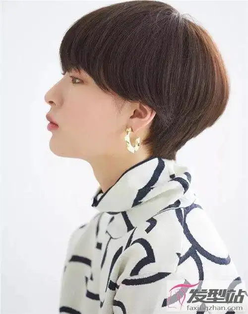 女人短发最新发型20岁,20一30岁女人发型短发-图1
