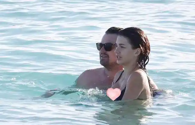 好莱坞影帝小李子和女友近照曝光只和25岁以下的顶级超模约会