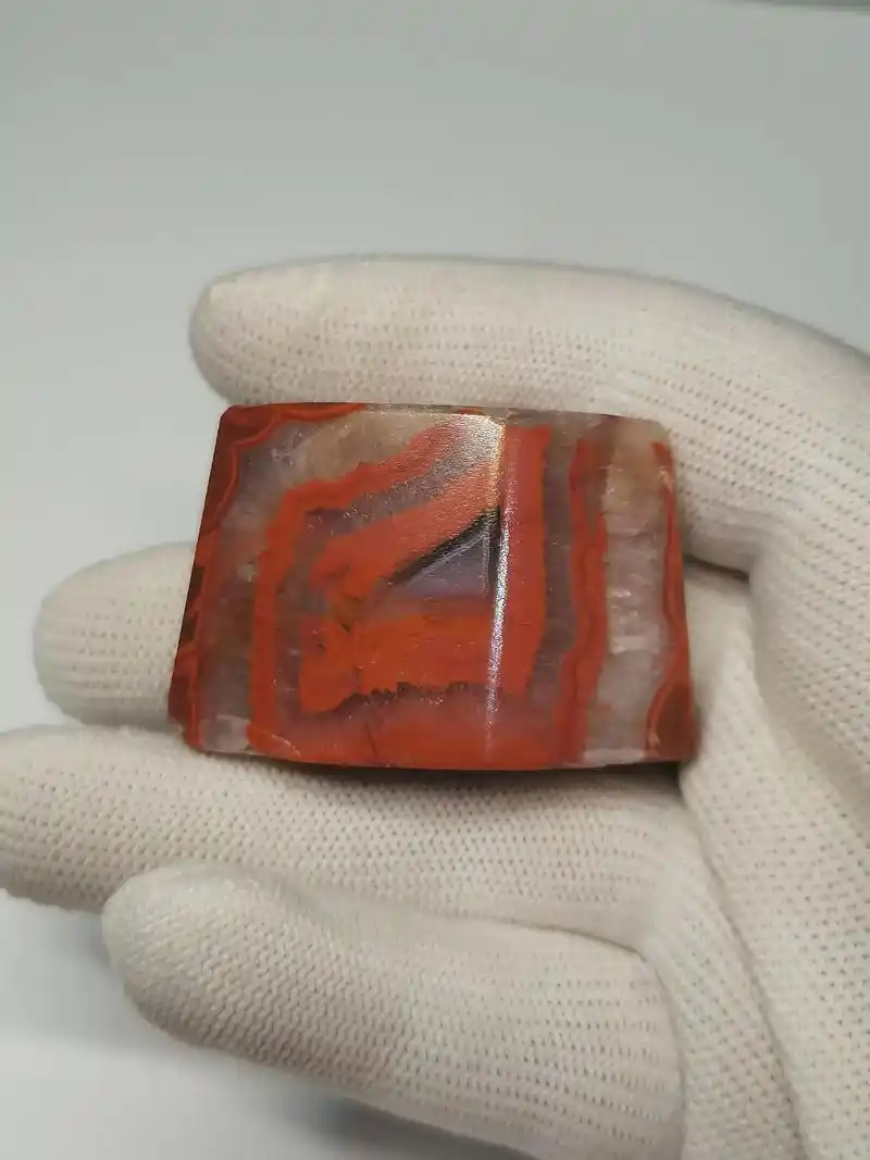 东周遗珍战国红红缟玛瑙剑饰剑珌