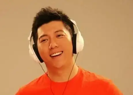 曝胡海泉隐婚疑似超生 妻子爱女首次曝光