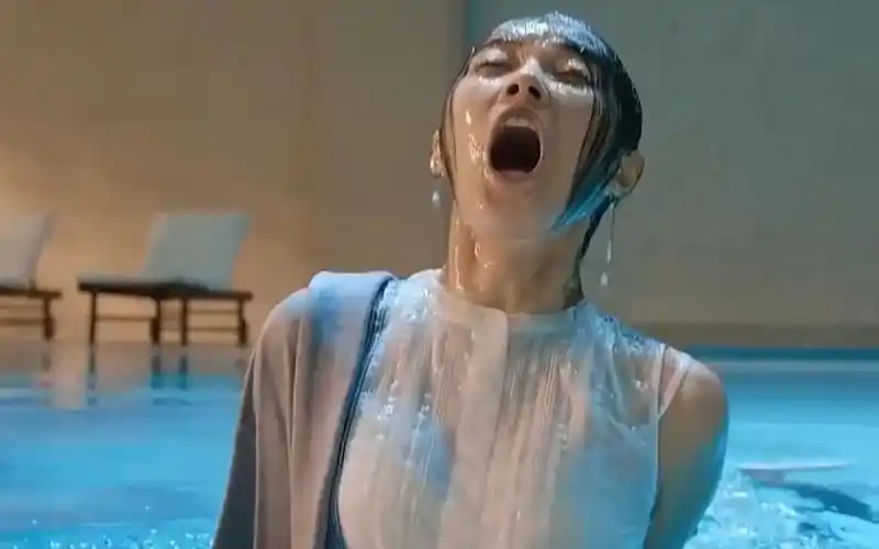 那些放屁爆笑名场面,姑娘泳池一个深水炸弹屁,女神包袱瞬间稀碎